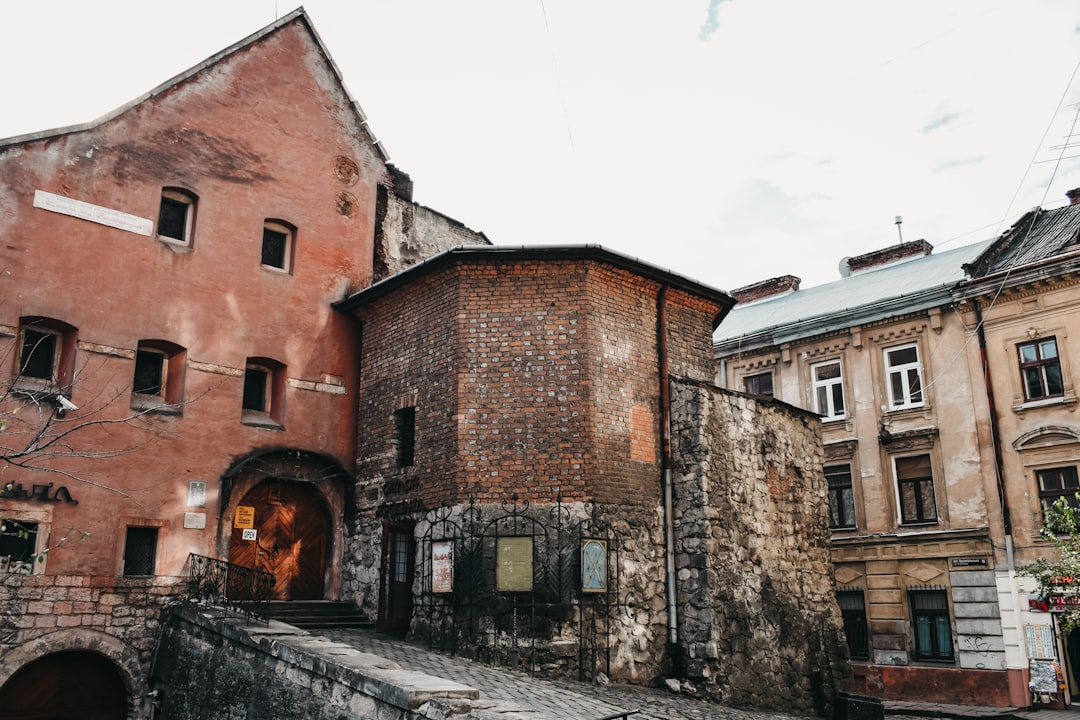 Путешествие в прошлое: реставрированные исторические города