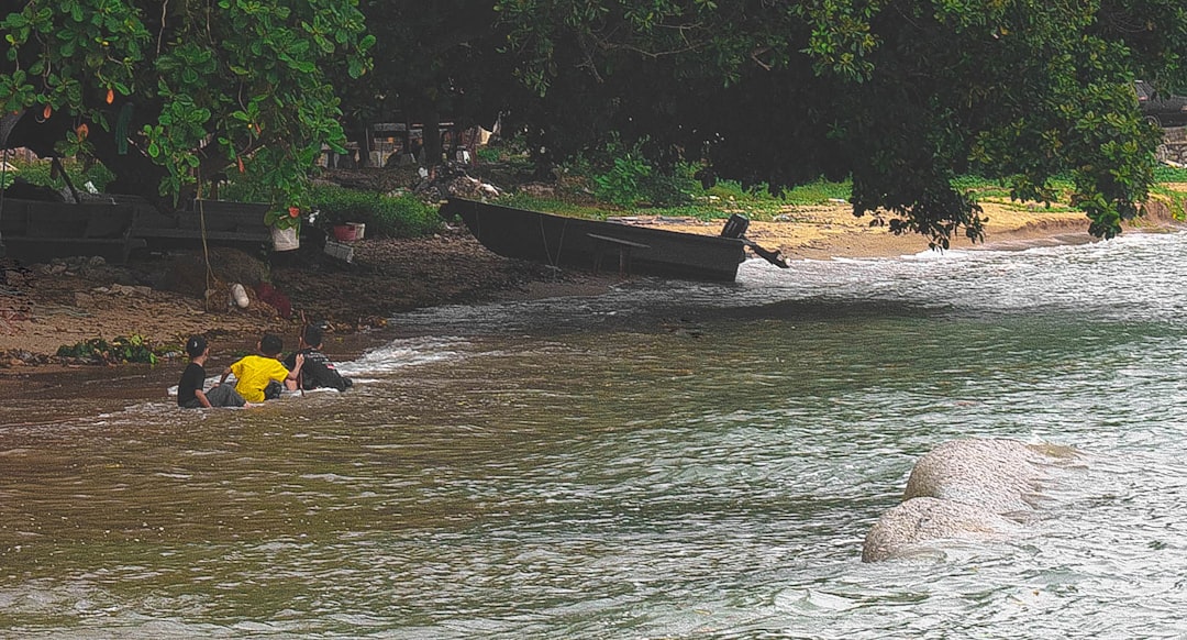 Сплав по рекам: водные приключения и каякинг