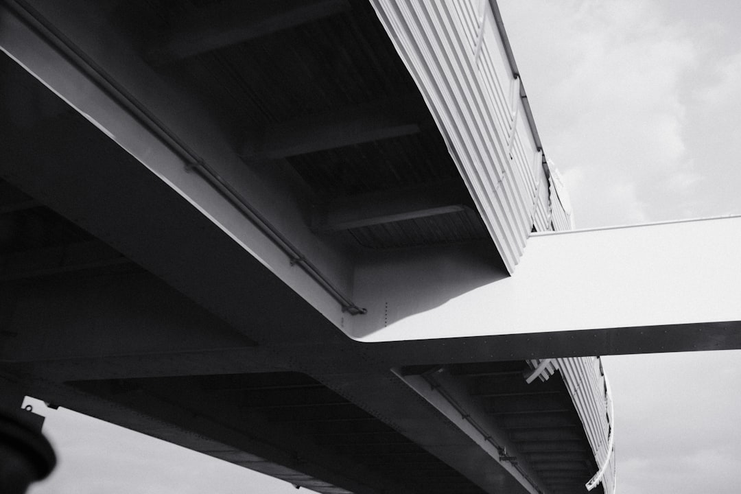 Архитектурное наследие: знаменитые здания и мосты