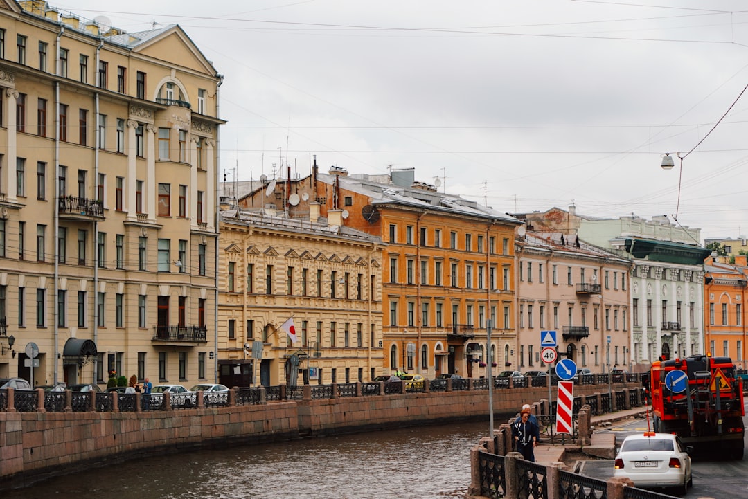 Архитектурное наследие: знаменитые здания и мосты