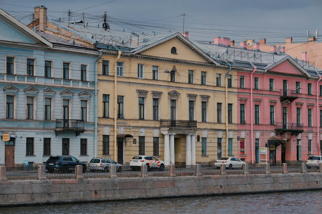Архитектурное наследие: знаменитые здания и мосты