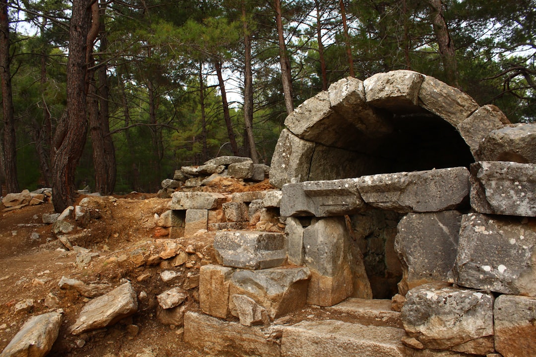 По следам древних цивилизаций: археологические открытия