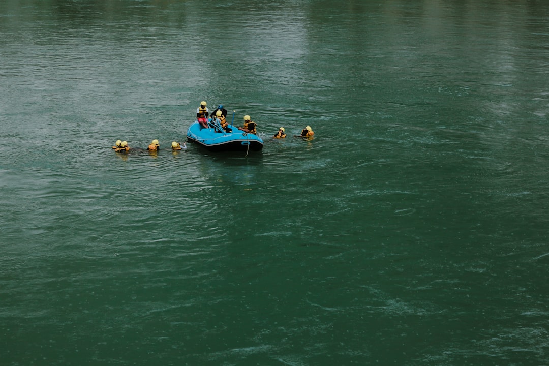Приключения на воде: райдерские и каякинг туры