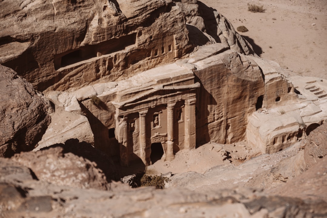 Путешествие на поиски древних сокровищ и артефактов