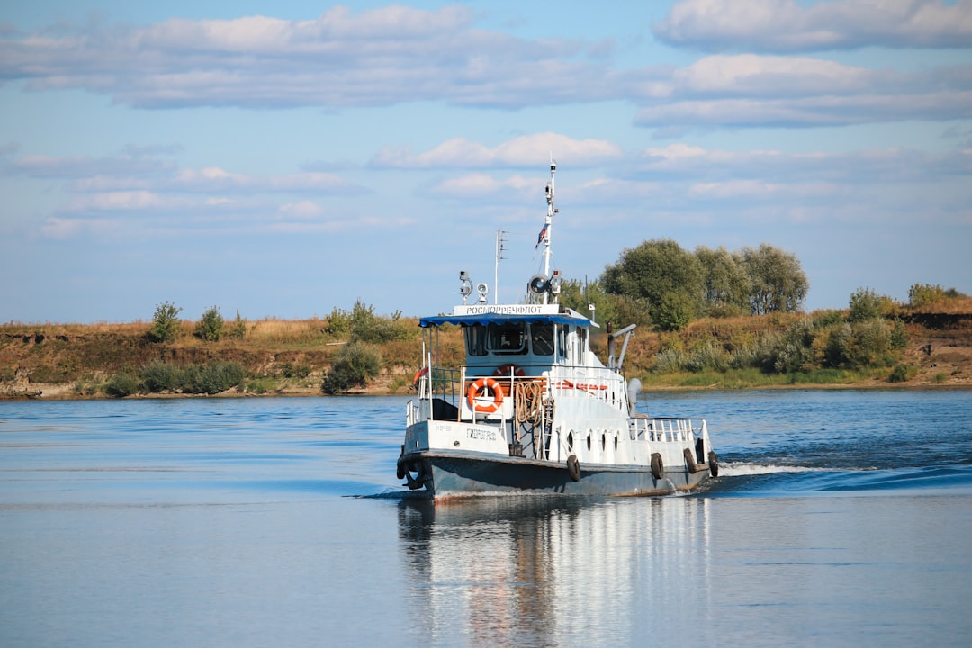 Путешествие на водном транспорте: круизы, яхты, паромы