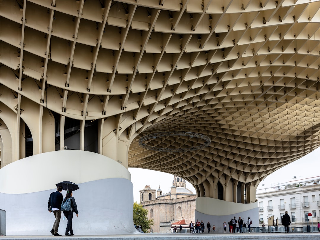 Путешествие в мире архитектурных стилей: от готики до модерна