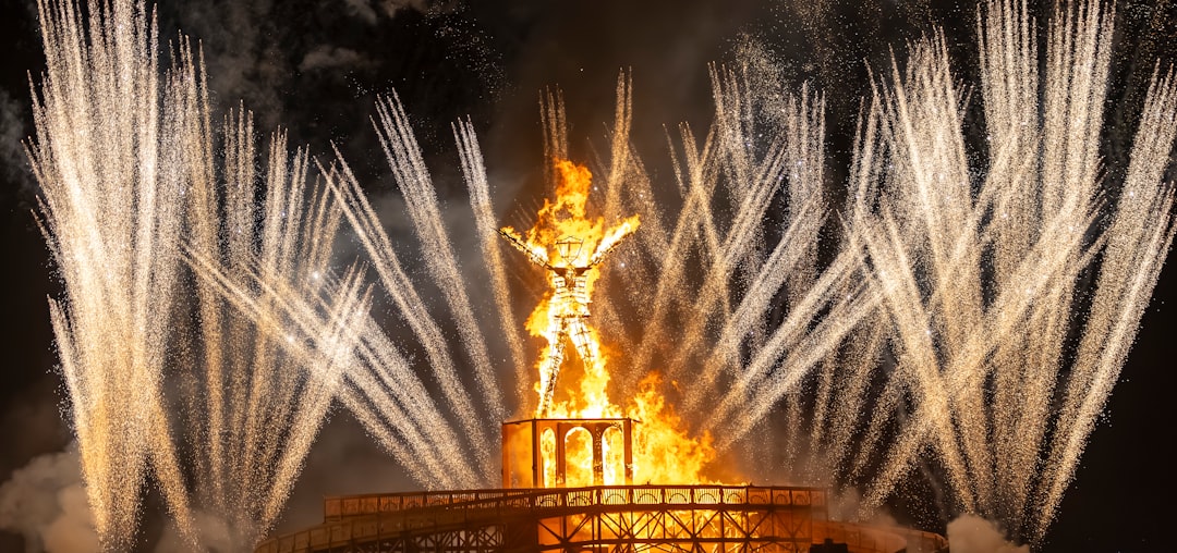 Путешествие в мире фестивалей огненных шоу и световых инсталляций