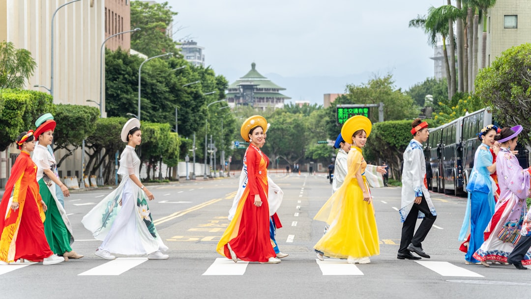 Путешествие в мире национальных костюмов и стилей одевания