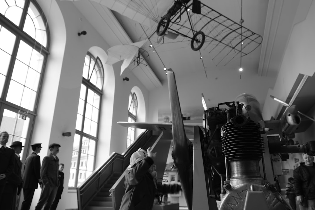 Путешествие в мире науки и технологии: музеи, выставки, инновации