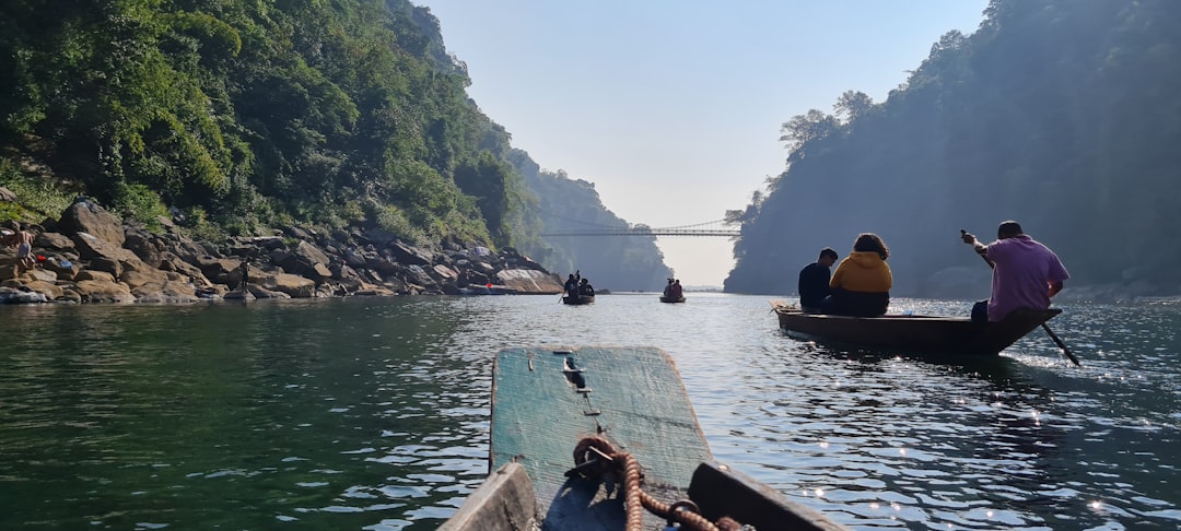 Путешествие в мире водных путешествий: от каякинга до рафтинга
