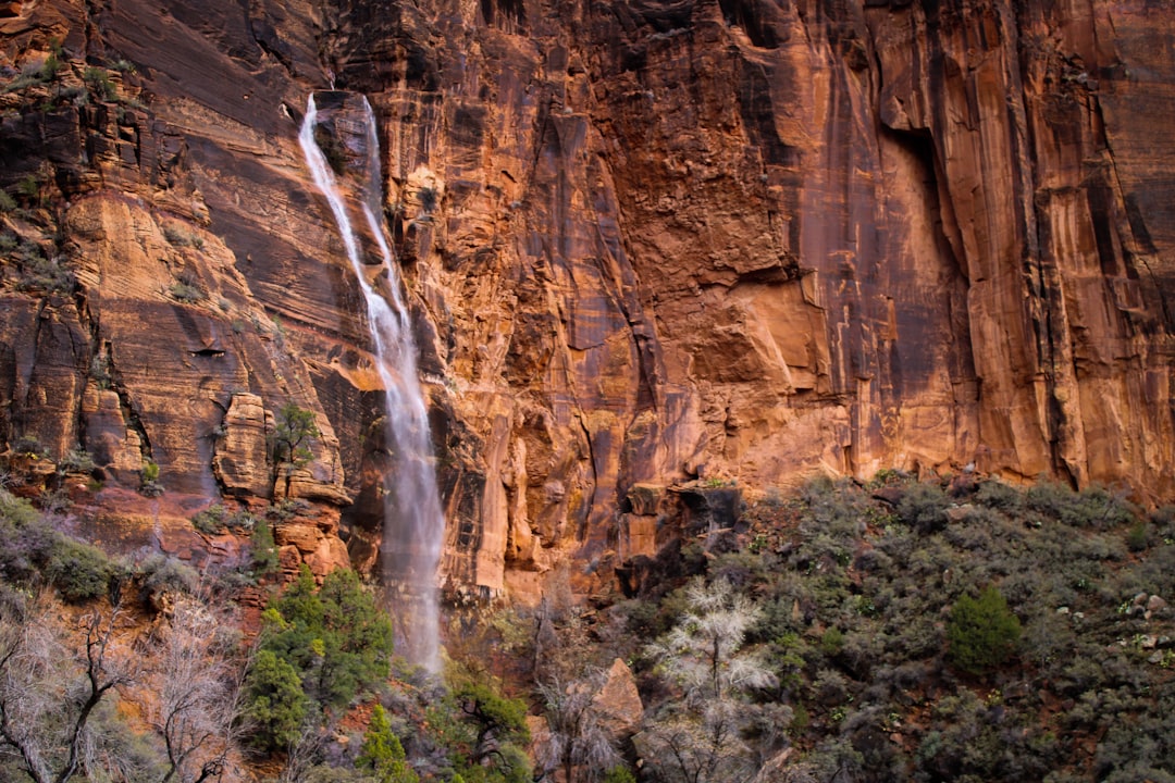 Путеводитель по миру природных чудес: водопады, горы, каньоны