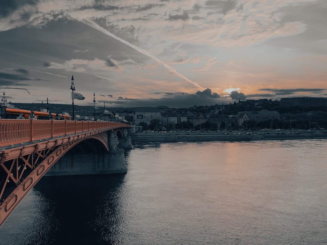 Путеводитель по самым необычным красивым мостам