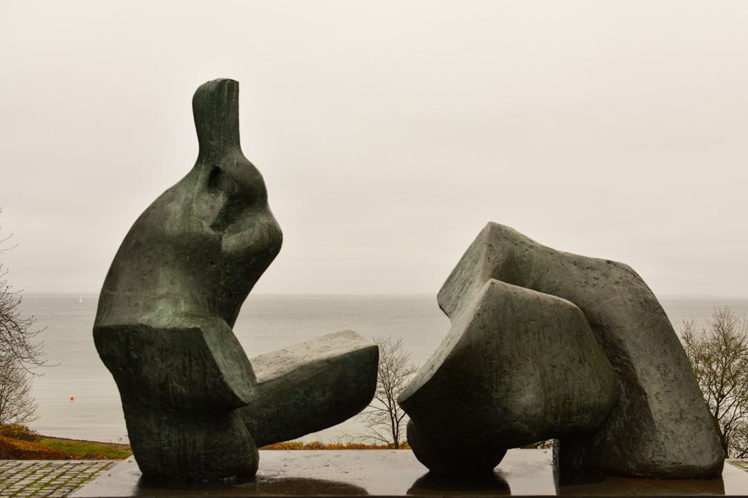 Туристический агент: Путевые заметки о встречах с местными художниками и скульпторами