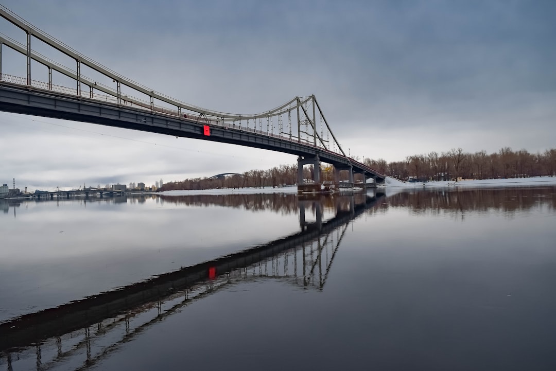 Самые необычные мосты и мостовые по всему миру