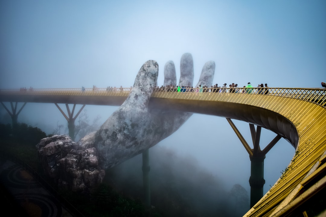 Самые необычные мосты и мостовые по всему миру