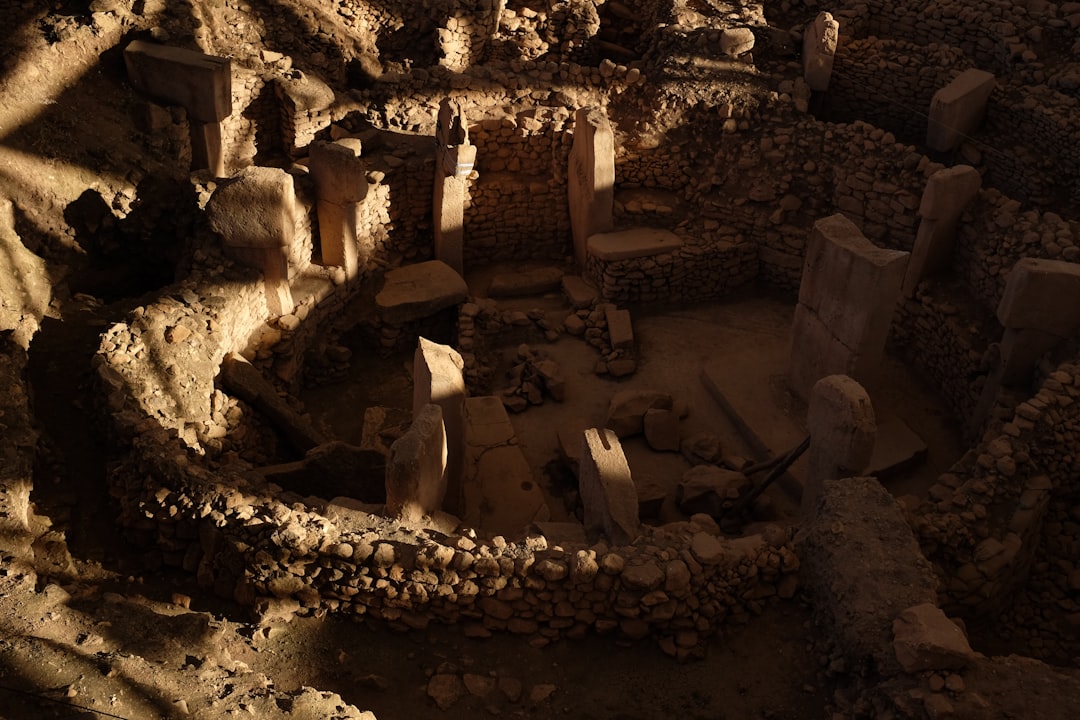 Тайны древних городов: археологические находки в путешествиях