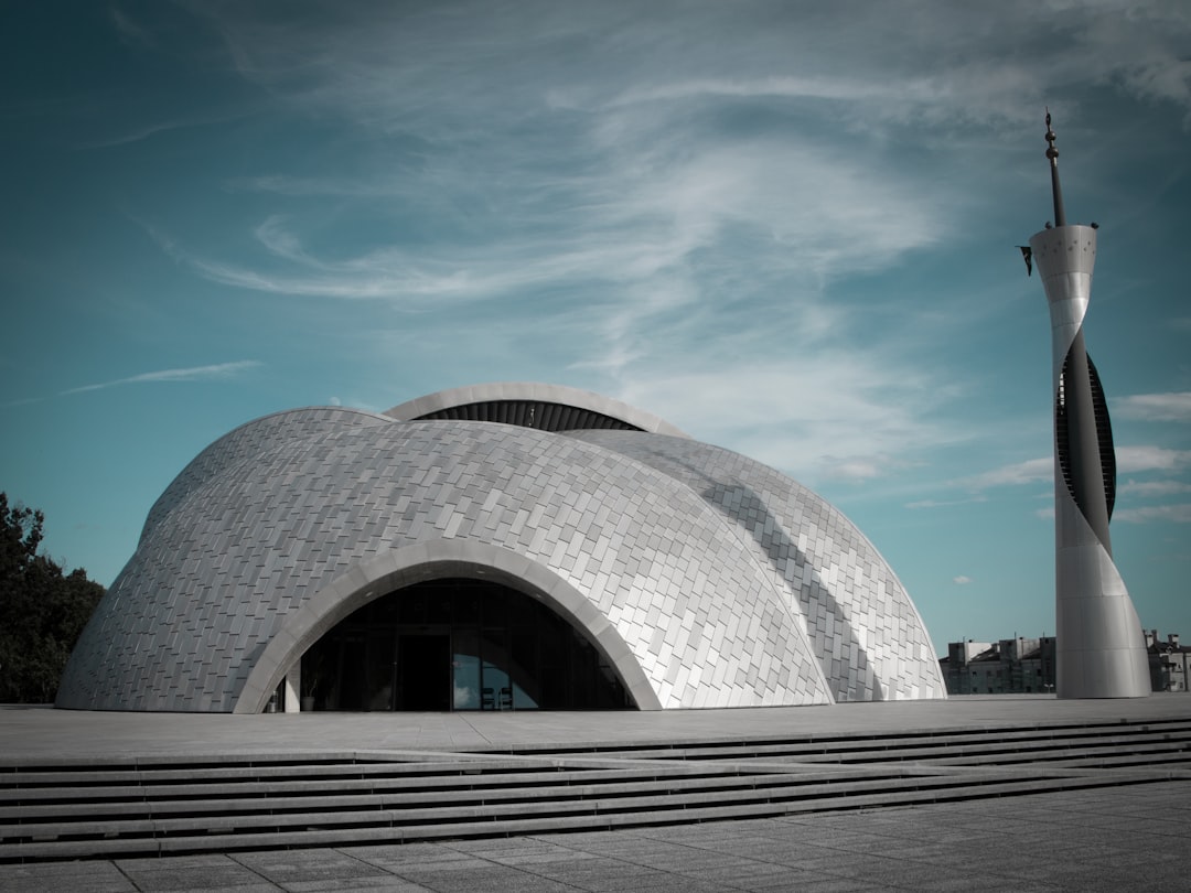 Тур по миру: открытие архитектурных шедевров