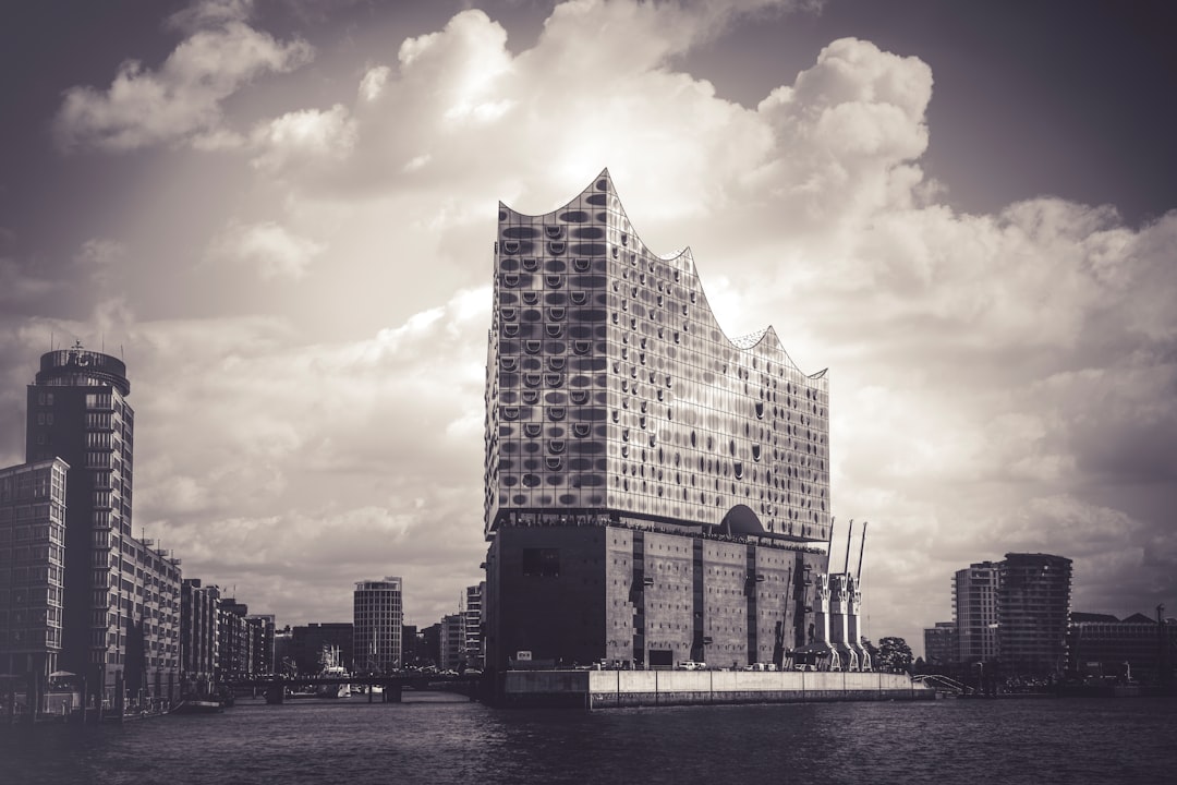 Увлекательный тур по миру: погружение в архитектуру зданий