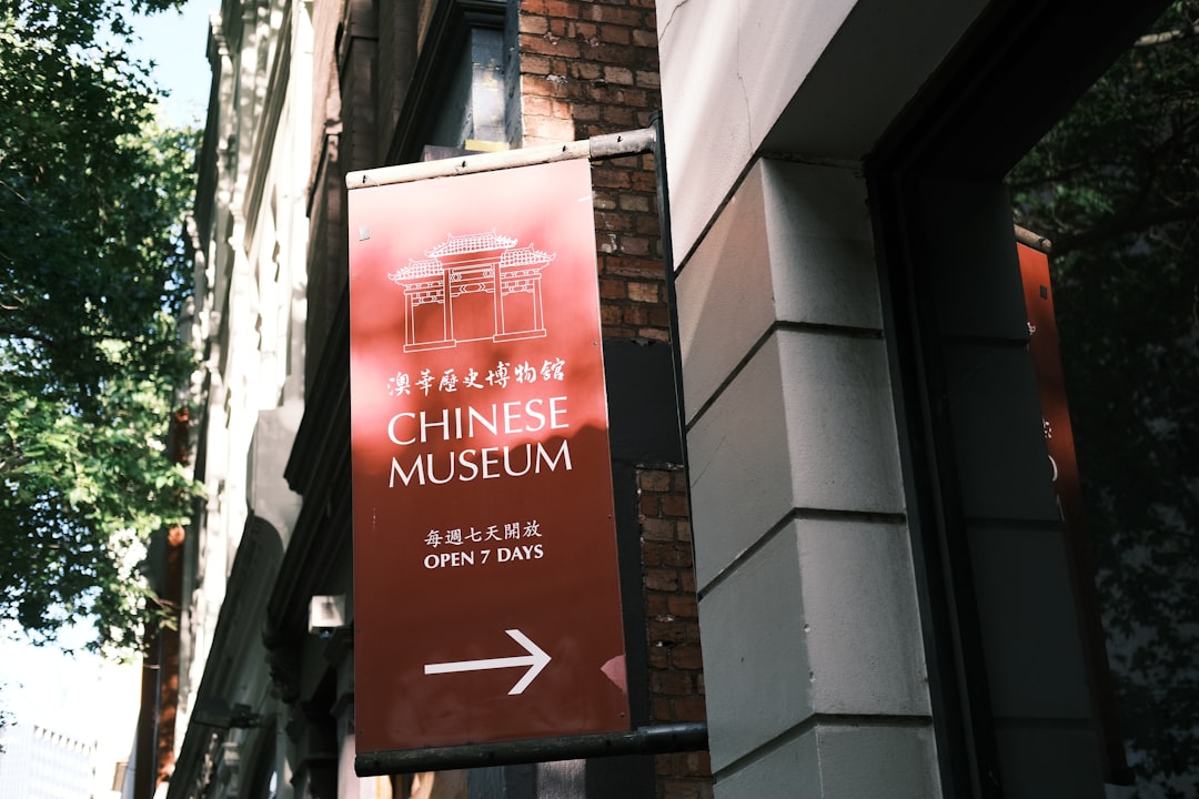 Знакомство с местной культурой: музеи, галереи, и театры