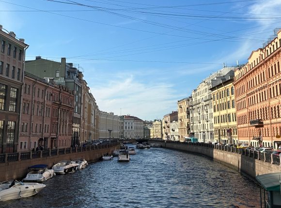 Жилье в Петербурге, такое разное, такое классное &#8212; номера в отелях осенью от 547 рублей в сутки!