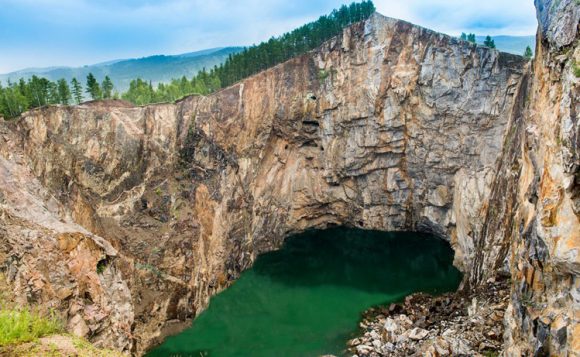 Прямые из Петербурга в Хакасию с захватом выходных за 12300 рублей туда-обратно